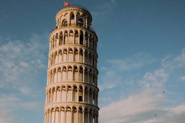 leaning-tower-of-pisa-under-blue-sky-1540585